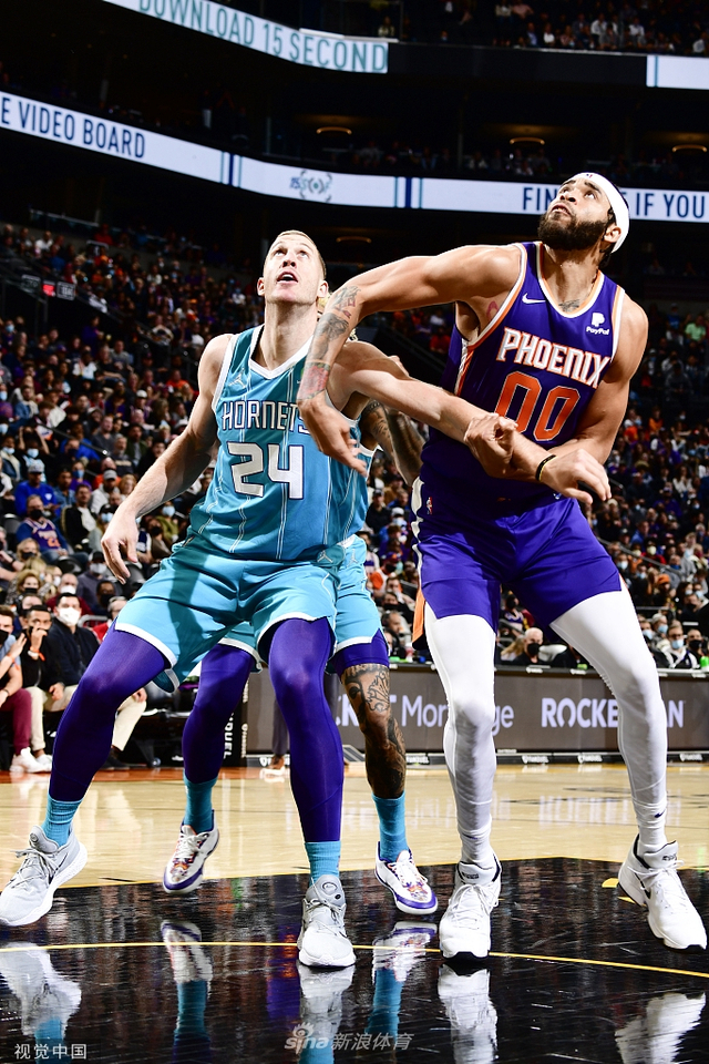 下展现了极 下展现了极